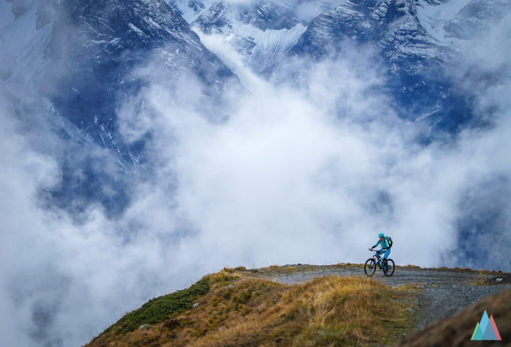 scuol-mtb-bike-naluns-alp-cluenas-tina-gerber-uphill